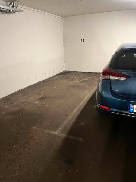 Ryddet parkeringsplass etter bortkjøring