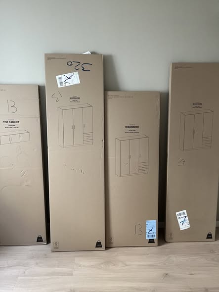 Flatpakkede garderobeskap